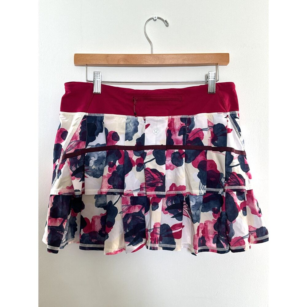 EUC Lululemon Inky Floral Ghost Pace Setter Skirt Size 8